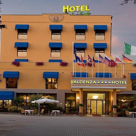 Valdenza Hotel Campegine Bagian luar foto