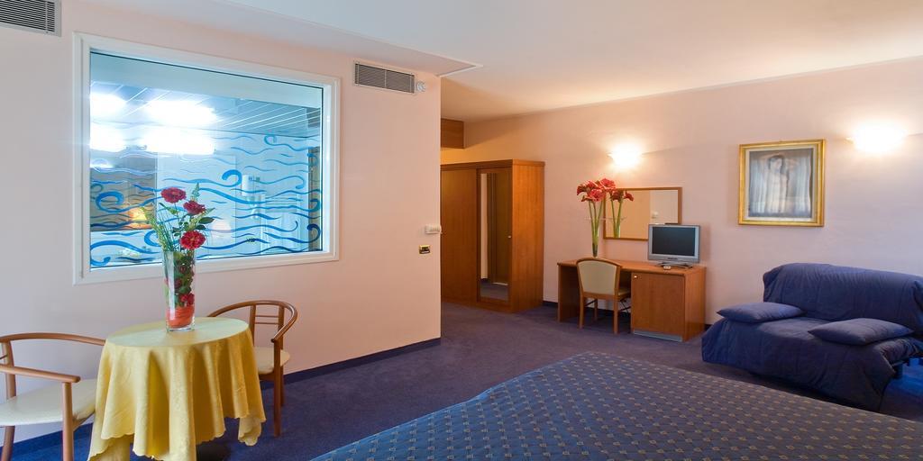 Valdenza Hotel Campegine Bagian luar foto