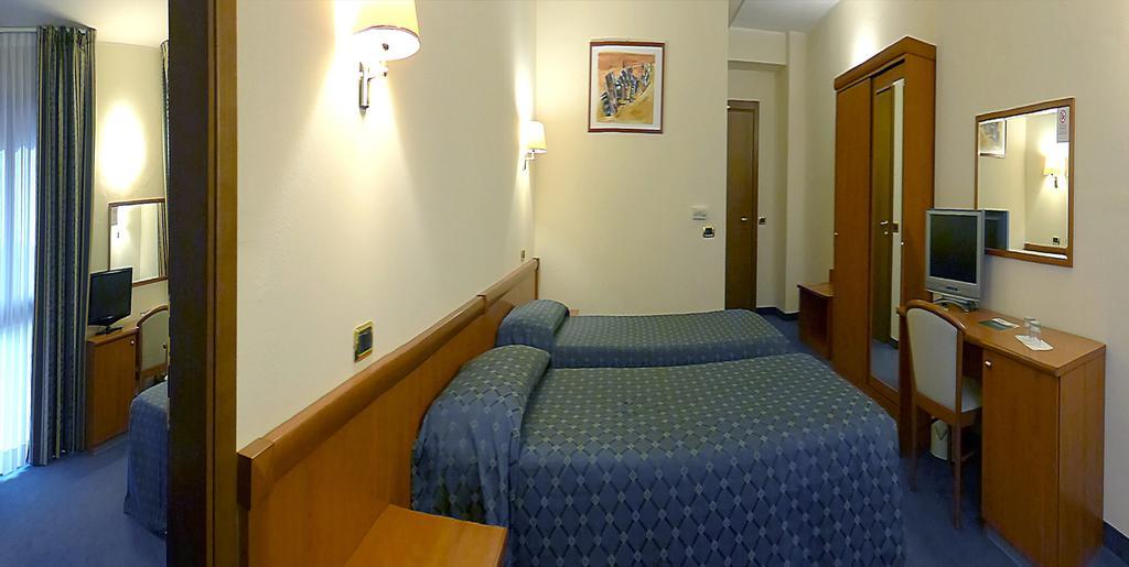 Valdenza Hotel Campegine Bagian luar foto