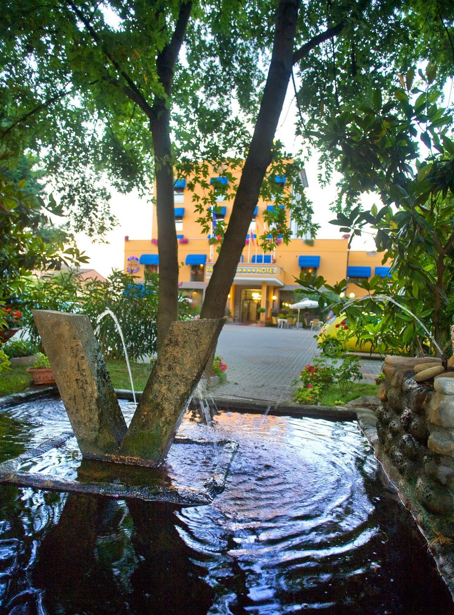 Valdenza Hotel Campegine Bagian luar foto