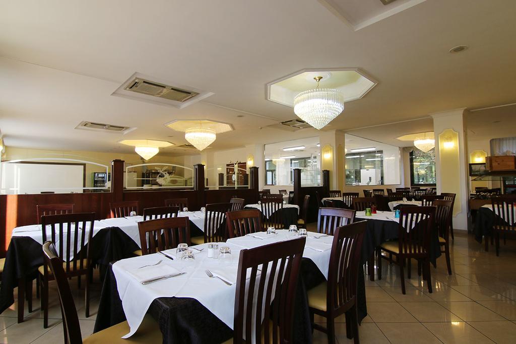 Valdenza Hotel Campegine Bagian luar foto