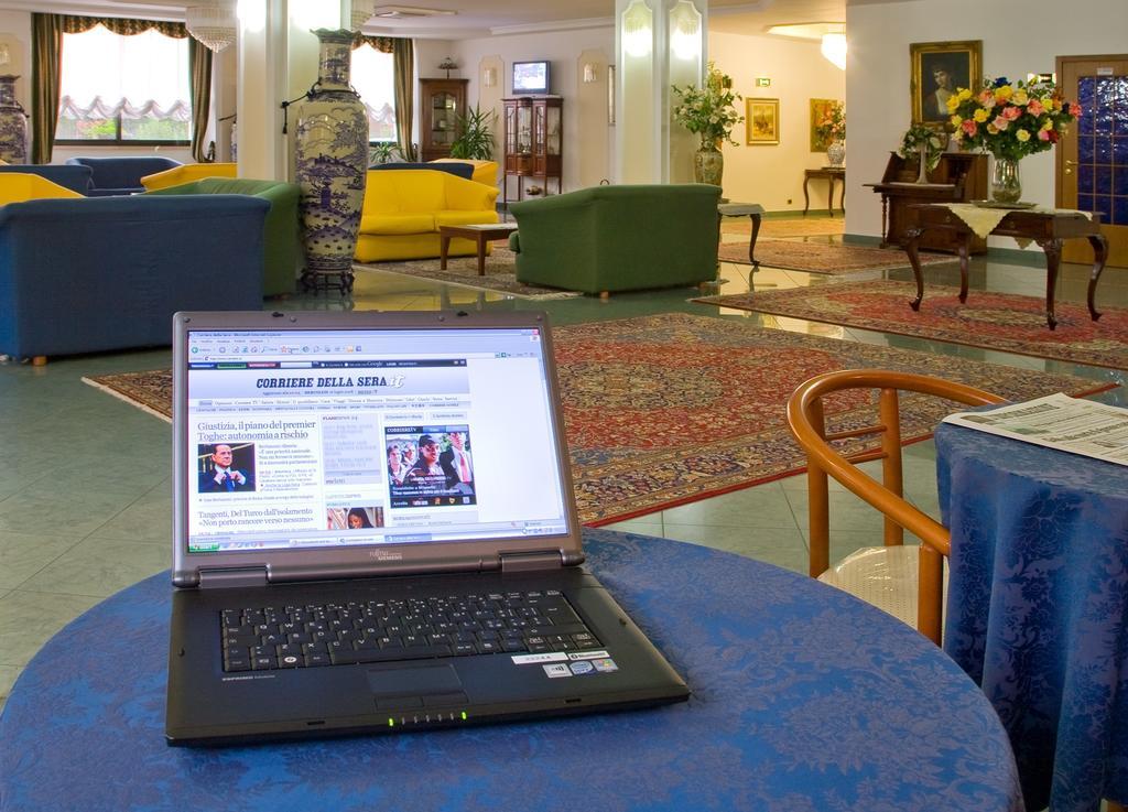 Valdenza Hotel Campegine Bagian luar foto