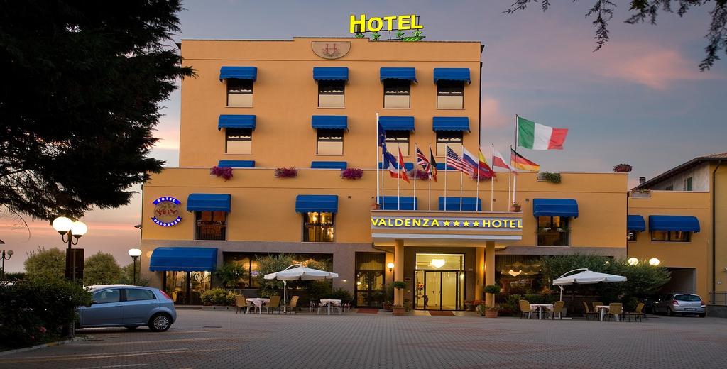 Valdenza Hotel Campegine Bagian luar foto