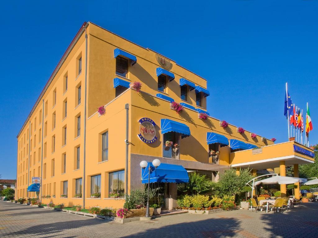 Valdenza Hotel Campegine Bagian luar foto