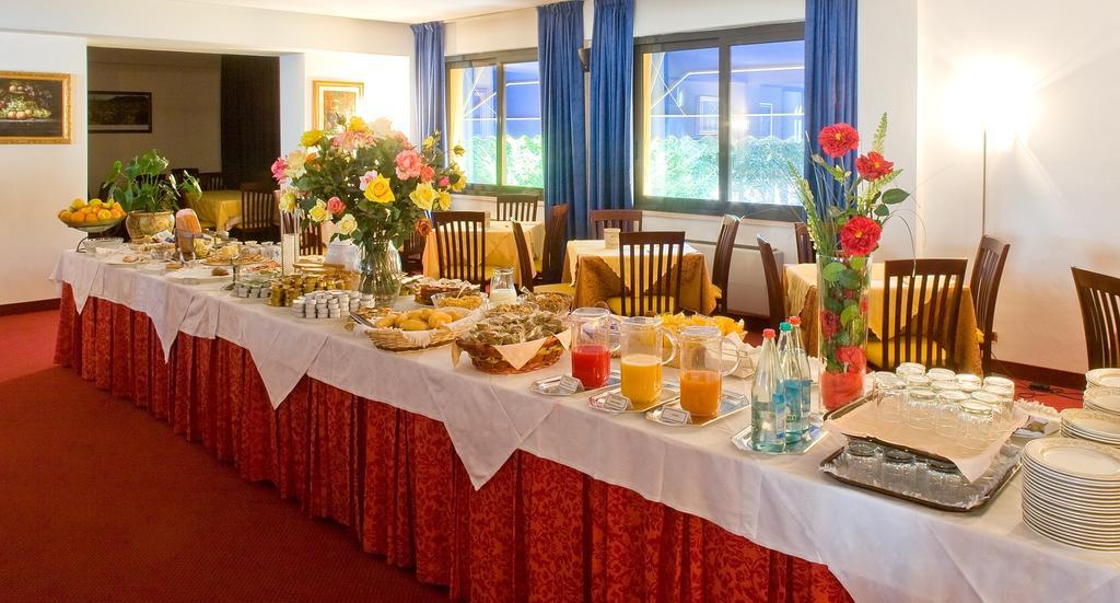 Valdenza Hotel Campegine Bagian luar foto