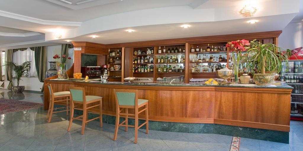 Valdenza Hotel Campegine Bagian luar foto