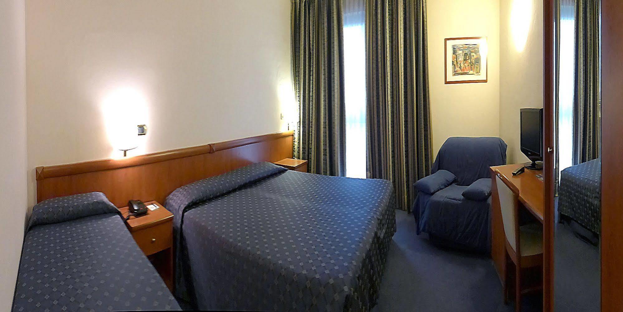 Valdenza Hotel Campegine Bagian luar foto