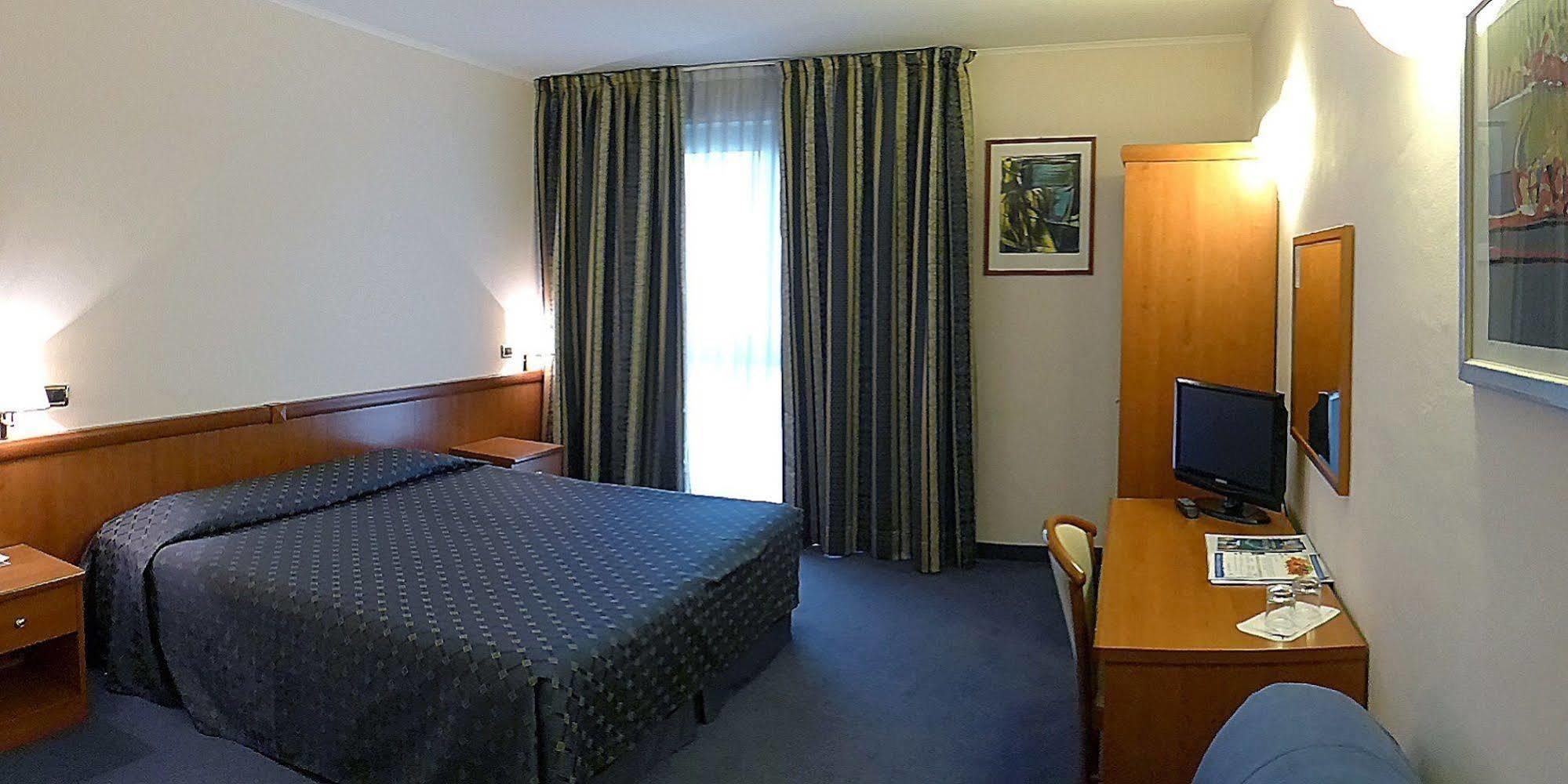 Valdenza Hotel Campegine Bagian luar foto